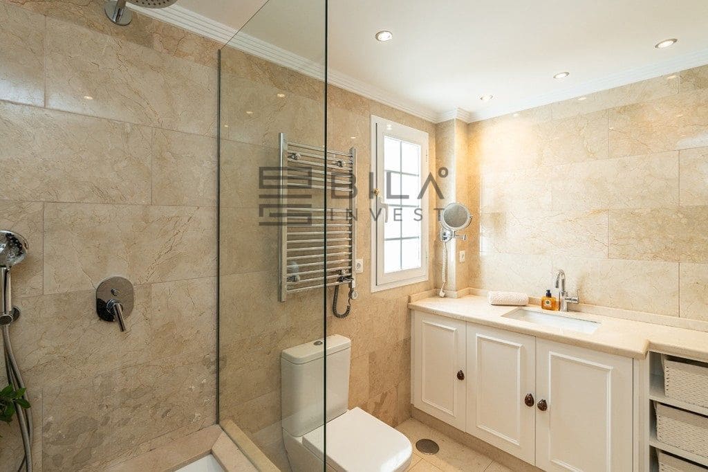 3 bedroom Townhouse for sale in Riviera del Sol with pool garage - € 595,000 (Ref: 9622029)