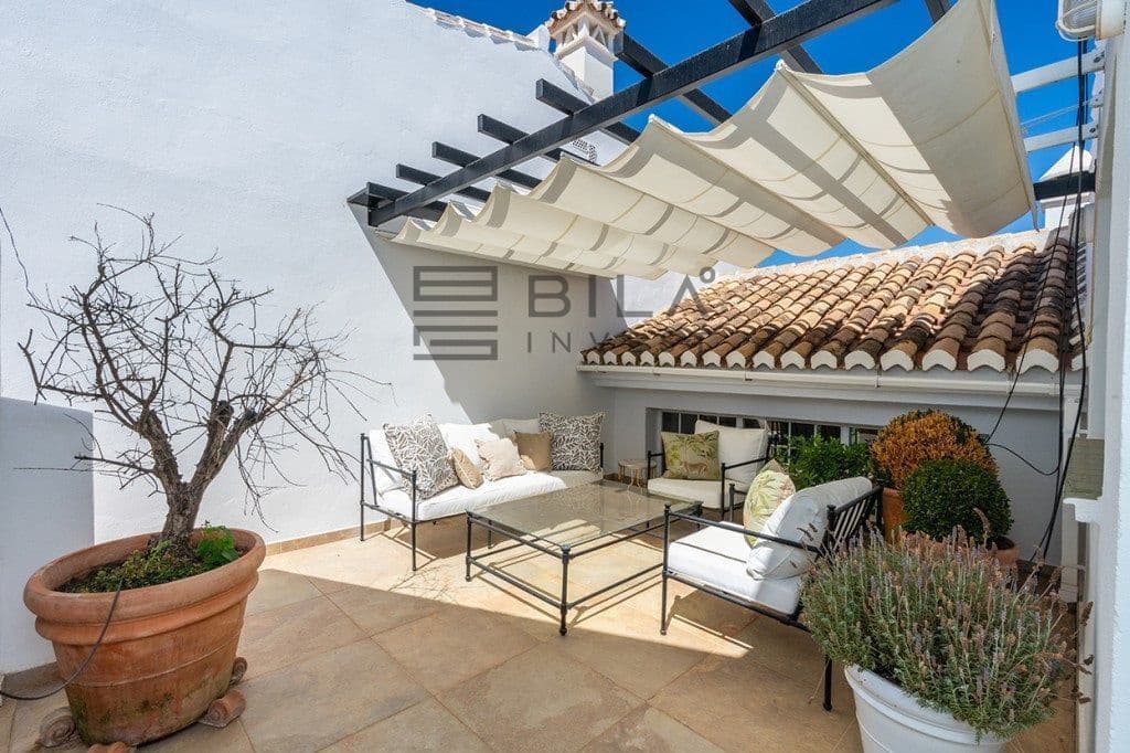 3 bedroom Townhouse for sale in Riviera del Sol with pool garage - € 595,000 (Ref: 9622029)