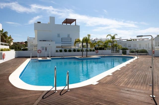 4 bedroom Villa for sale in Calahonda, Mijas with pool - € 775,000 (Ref: 9627781)
