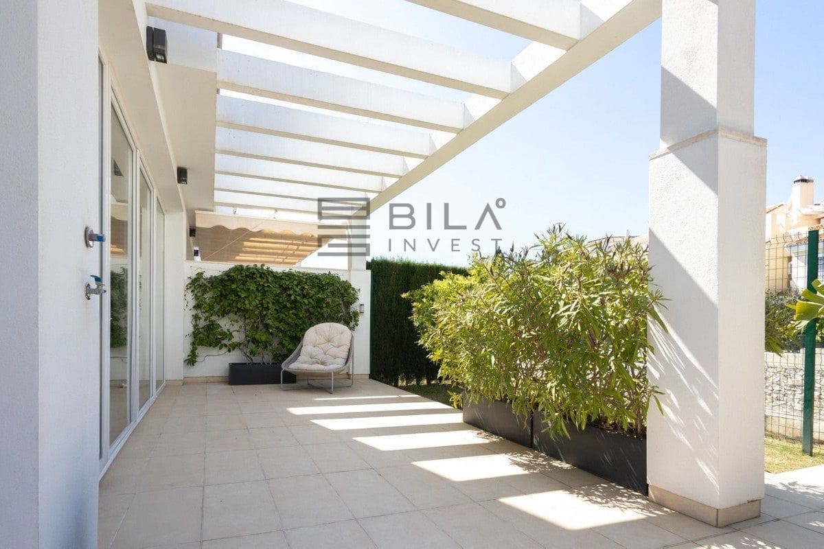 4 bedroom Villa for sale in Calahonda with pool - € 775,000 (Ref: 9627781)