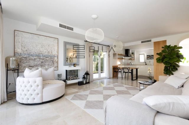 4 bedroom Villa for sale in Calahonda, Mijas with pool - € 775,000 (Ref: 9627781)