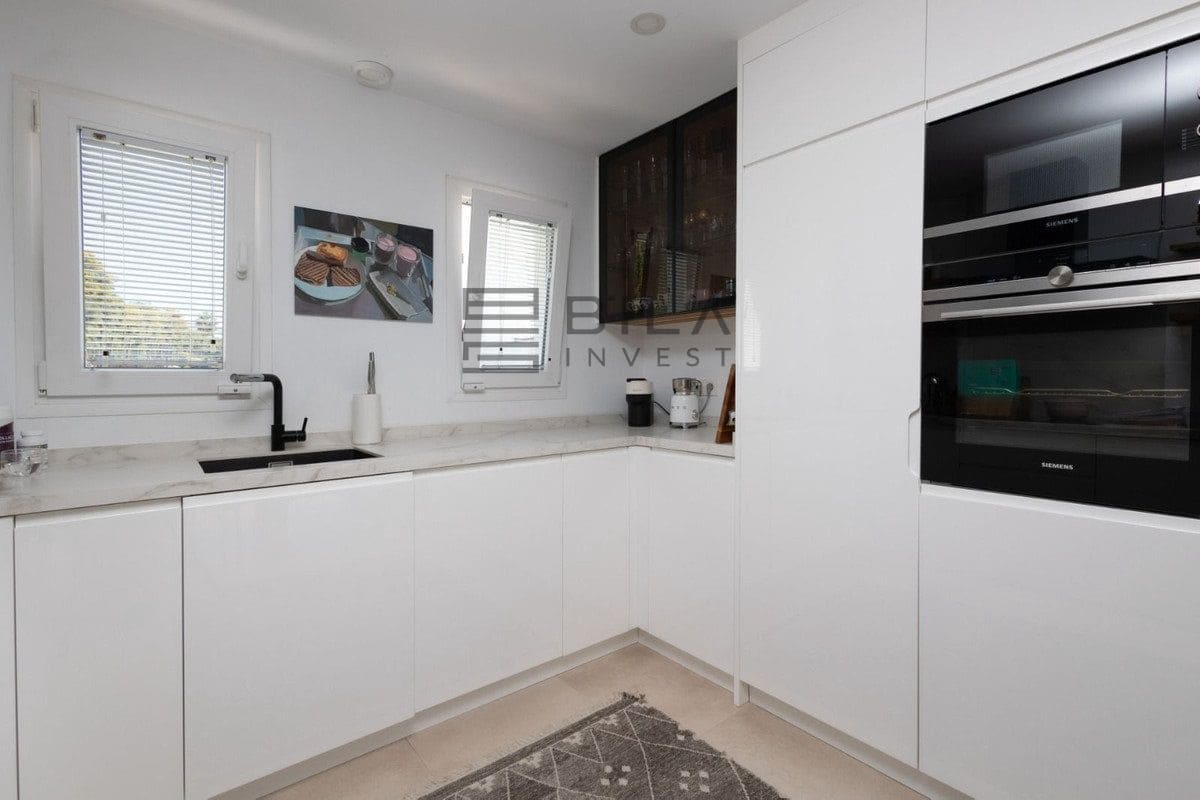 4 bedroom Villa for sale in Calahonda with pool - € 775,000 (Ref: 9627781)