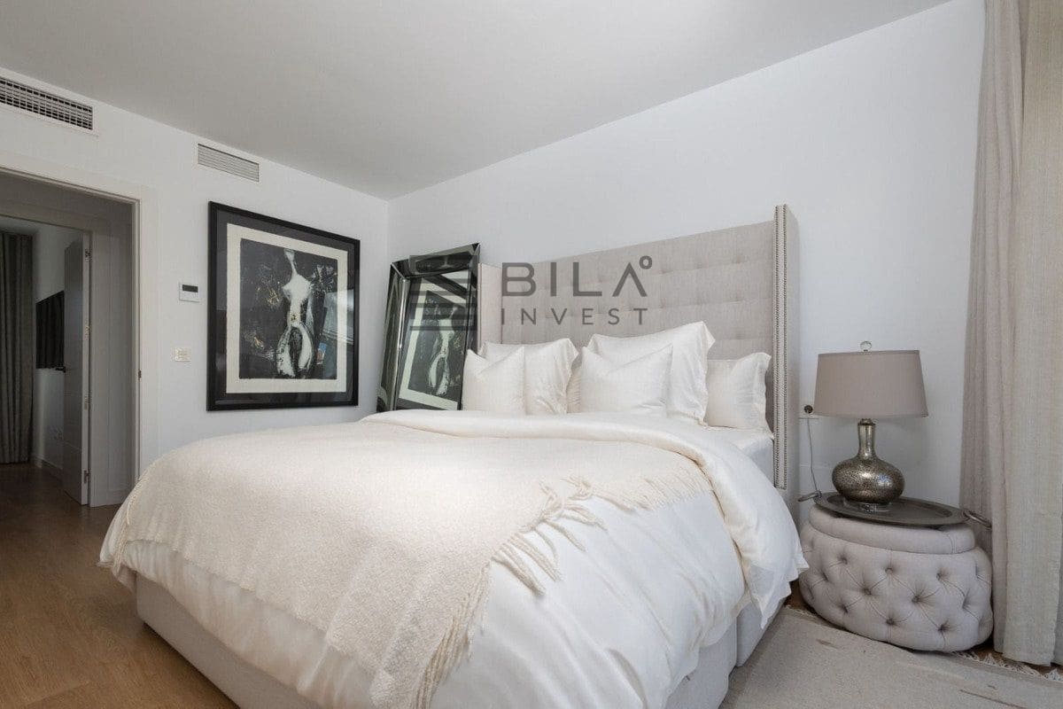 4 bedroom Villa for sale in Calahonda with pool - € 775,000 (Ref: 9627781)