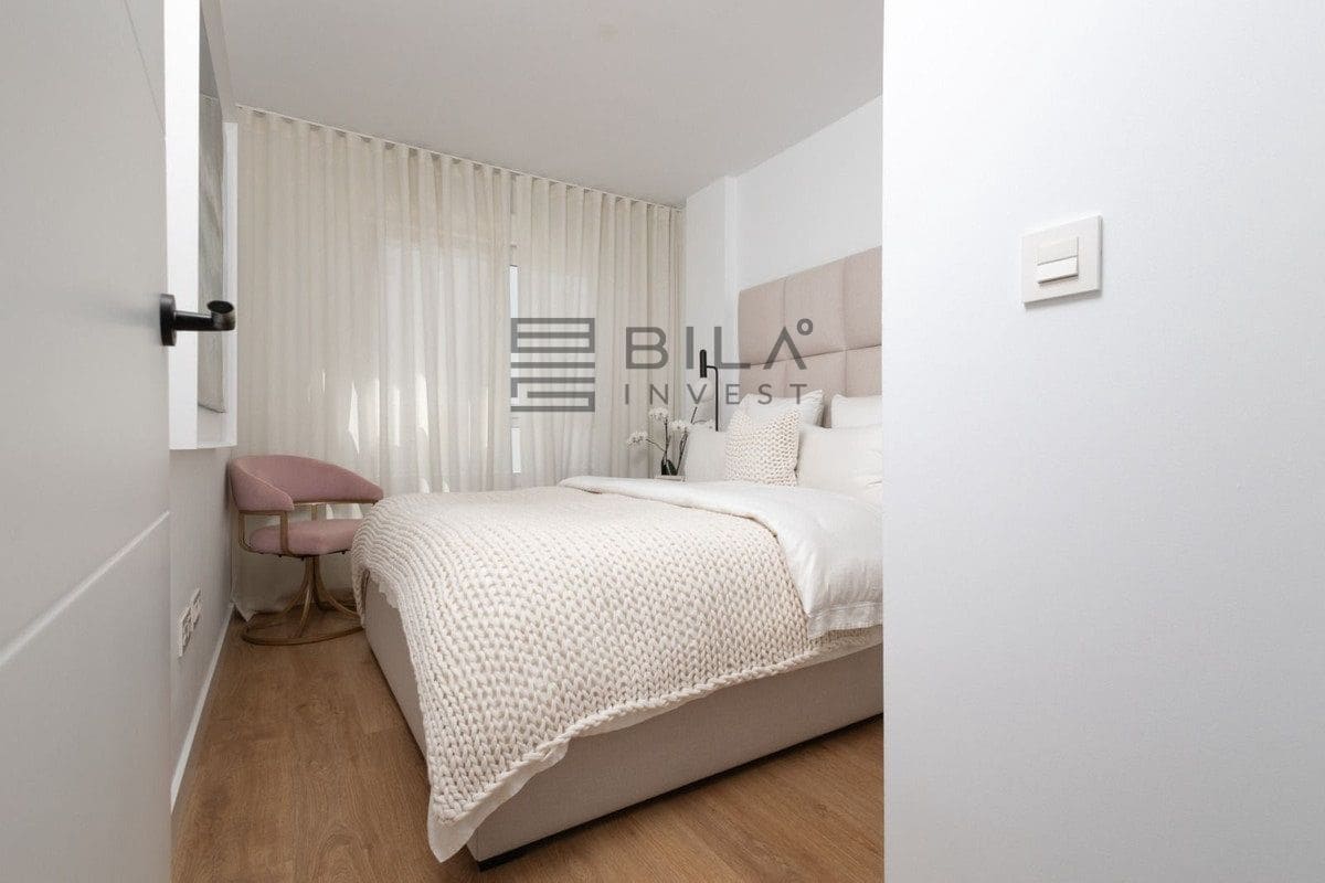 4 bedroom Villa for sale in Calahonda with pool - € 775,000 (Ref: 9627781)