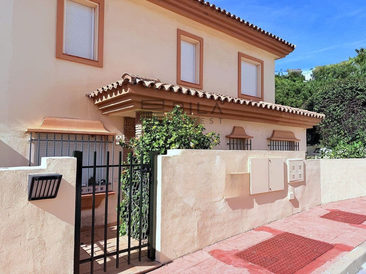 3 sovrum Villa till salu i Riviera del Sol med pool - 470 000 € (Ref: 9629529)