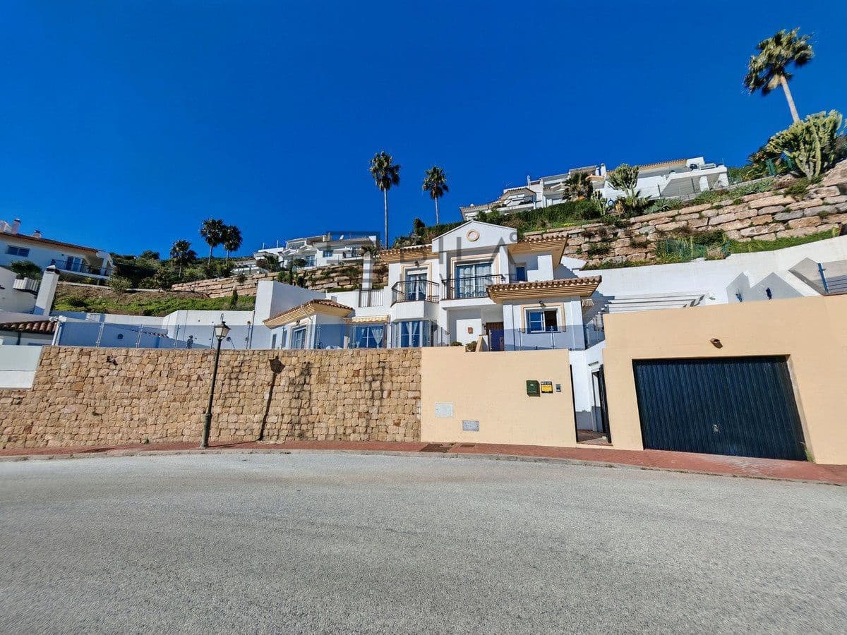 3 bedroom Villa for sale in Riviera del Sol with pool garage - € 695,000 (Ref: 9633986)