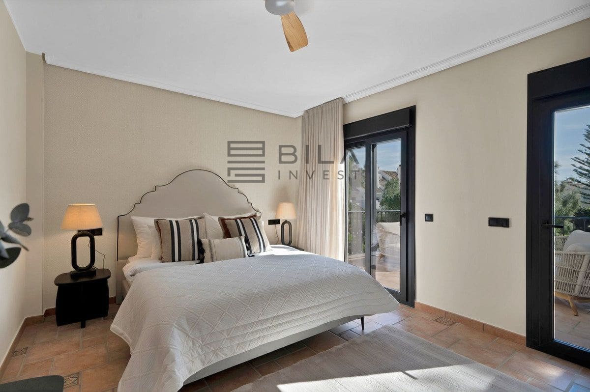 3 bedroom Villa for sale in Calahonda with pool garage - € 875,000 (Ref: 9633987)