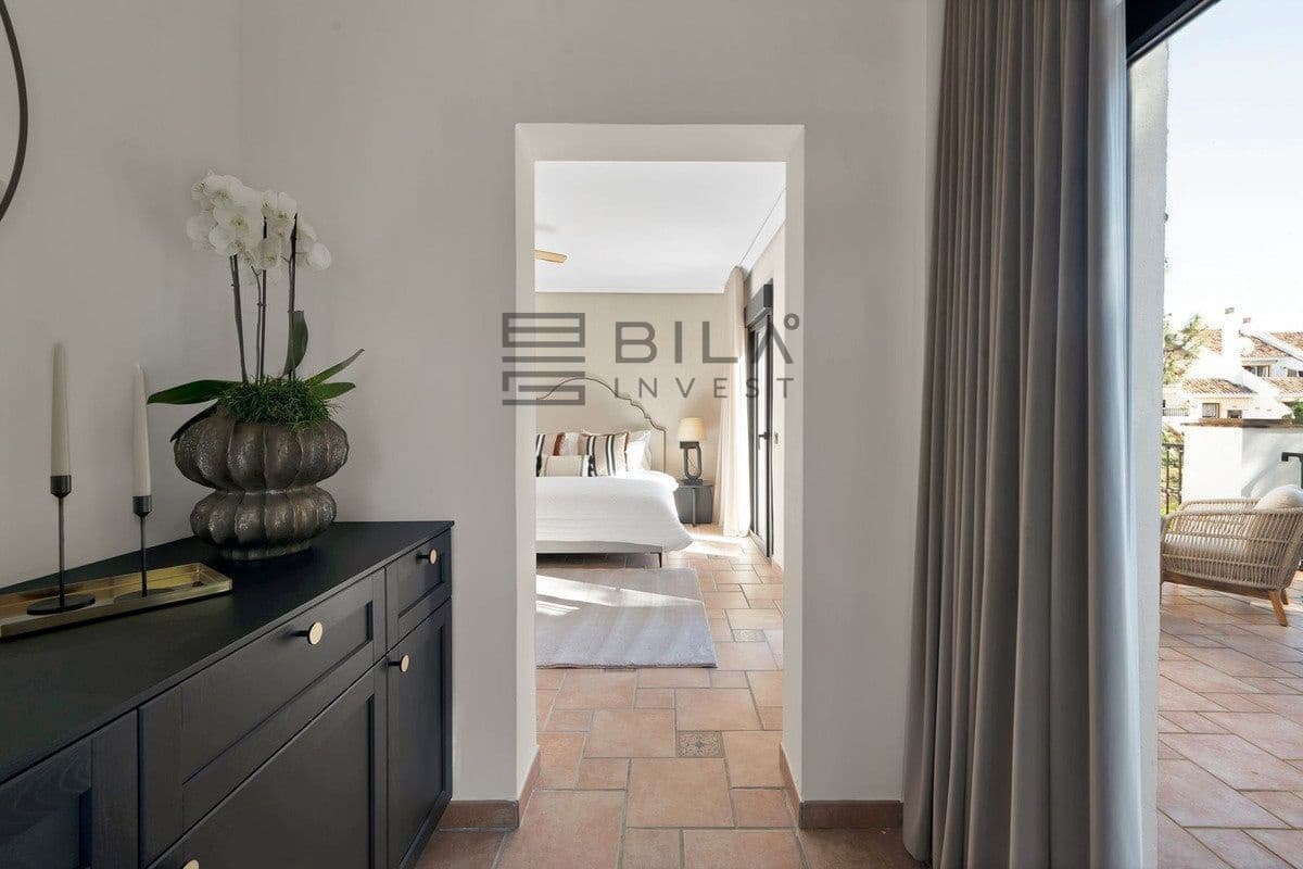 3 bedroom Villa for sale in Calahonda with pool garage - € 875,000 (Ref: 9633987)