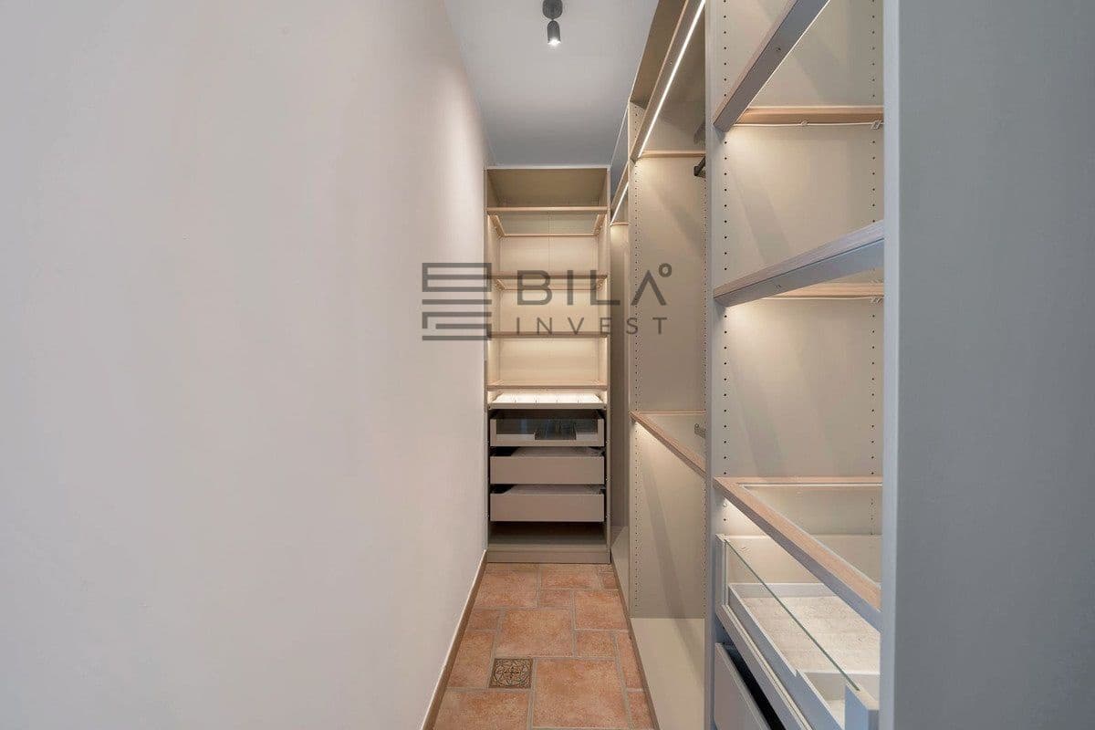 3 bedroom Villa for sale in Calahonda with pool garage - € 875,000 (Ref: 9633987)