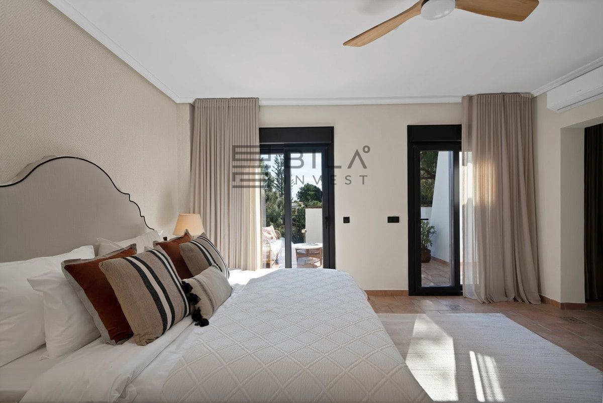 3 bedroom Villa for sale in Calahonda with pool garage - € 875,000 (Ref: 9633987)