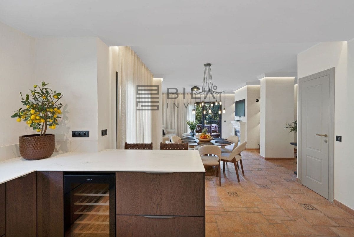 3 bedroom Villa for sale in Calahonda with pool garage - € 875,000 (Ref: 9633987)