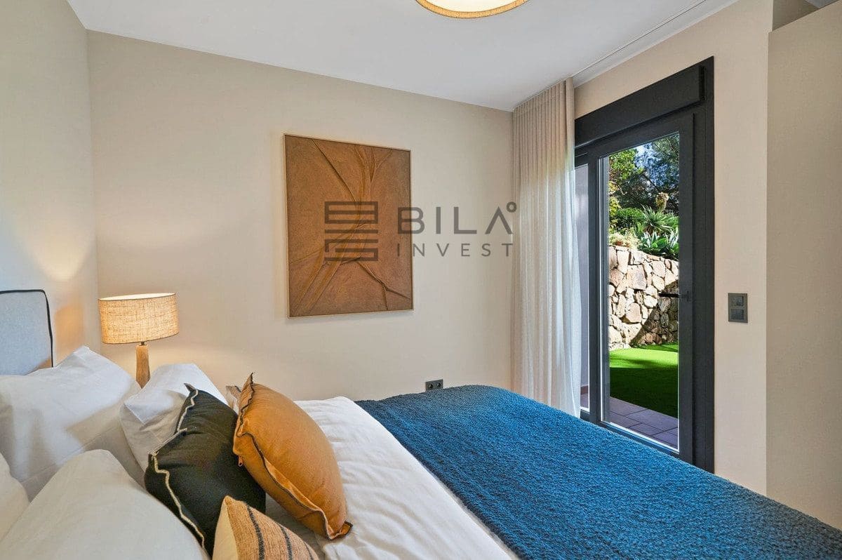 3 bedroom Villa for sale in Calahonda with pool garage - € 875,000 (Ref: 9633987)