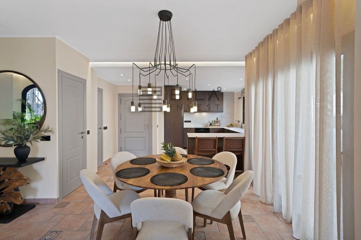 3 bedroom Villa for sale in Calahonda with pool garage - € 875,000 (Ref: 9633987)