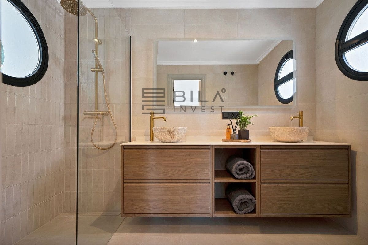 3 bedroom Villa for sale in Calahonda with pool garage - € 875,000 (Ref: 9633987)