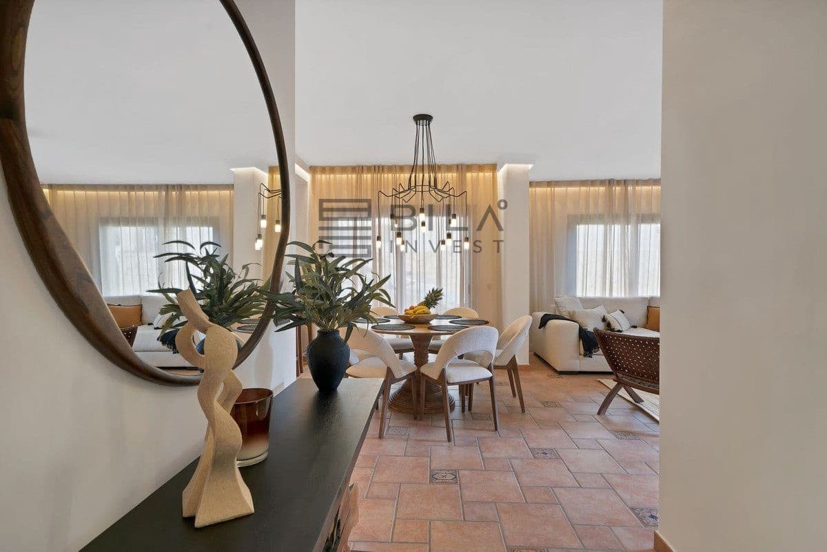 3 bedroom Villa for sale in Calahonda with pool garage - € 875,000 (Ref: 9633987)