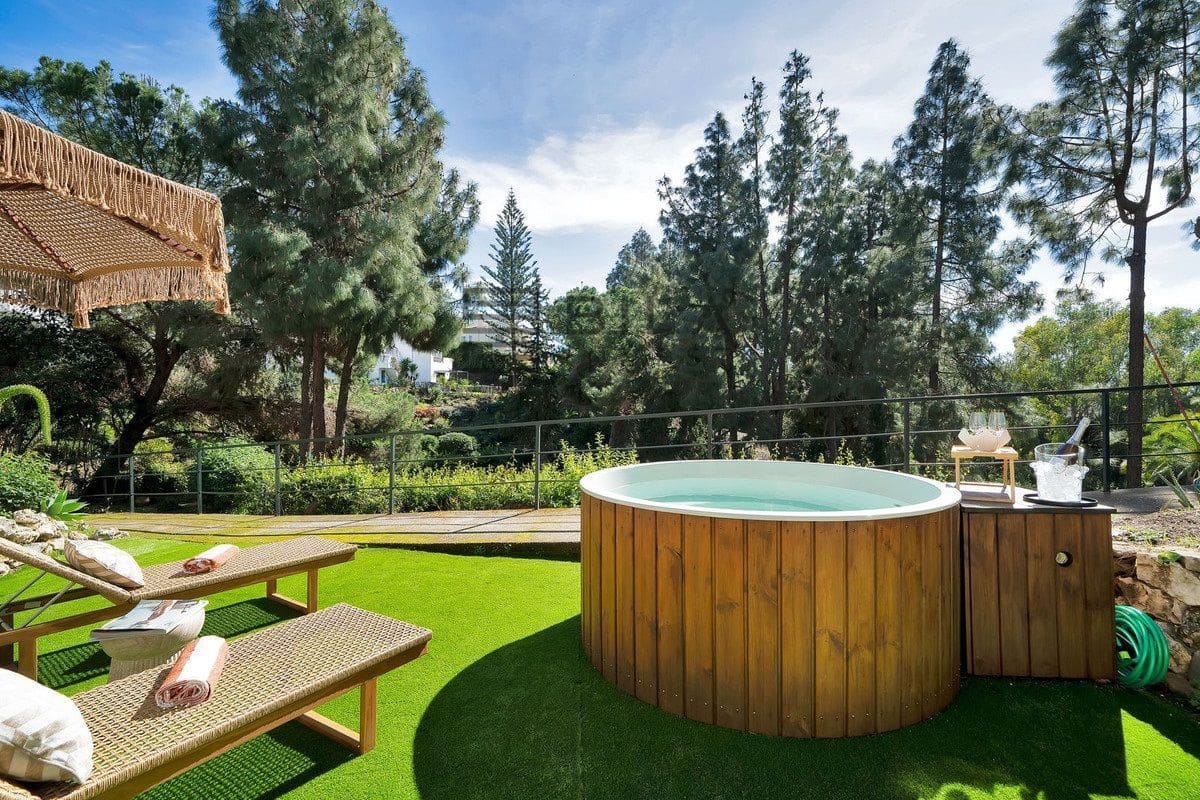 3 bedroom Villa for sale in Calahonda with pool garage - € 875,000 (Ref: 9633987)