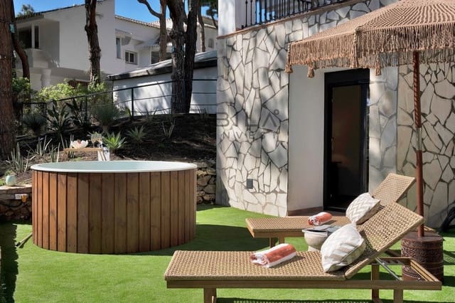 3 bedroom Villa for sale in Calahonda, Mijas with pool garage - € 875,000 (Ref: 9633987)