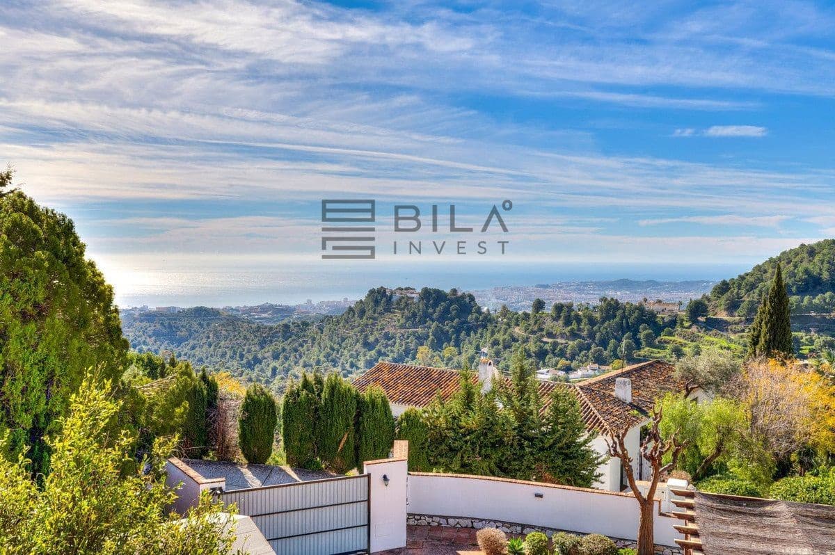 4 makuuhuone Huvila myytävänä paikassa Mijas mukana uima-altaan 
autotalli - 1 399 000 € (Ref: 9633990)