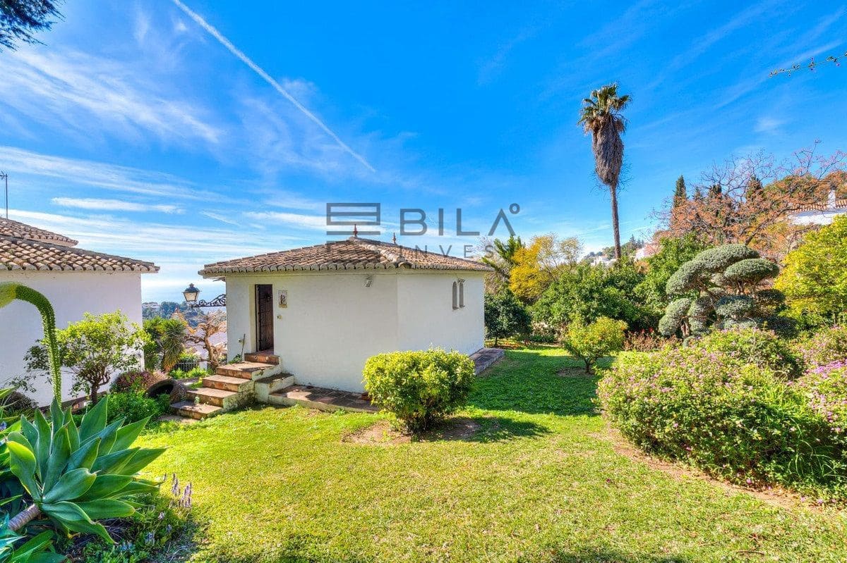 4 makuuhuone Huvila myytävänä paikassa Mijas mukana uima-altaan 
autotalli - 1 399 000 € (Ref: 9633990)