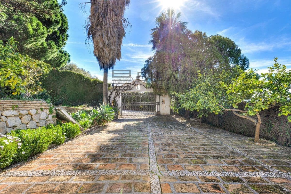 4 makuuhuone Huvila myytävänä paikassa Mijas mukana uima-altaan 
autotalli - 1 399 000 € (Ref: 9633990)