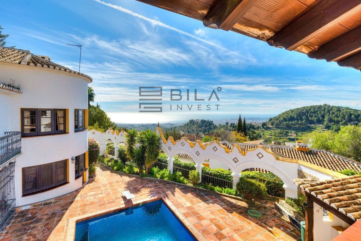 4 makuuhuone Huvila myytävänä paikassa Mijas mukana uima-altaan 
autotalli - 1 399 000 € (Ref: 9633990)