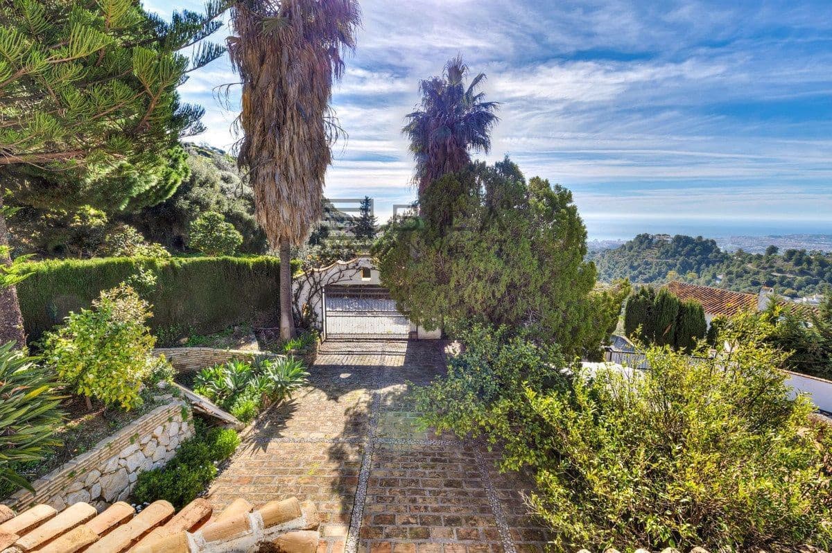 4 makuuhuone Huvila myytävänä paikassa Mijas mukana uima-altaan 
autotalli - 1 399 000 € (Ref: 9633990)