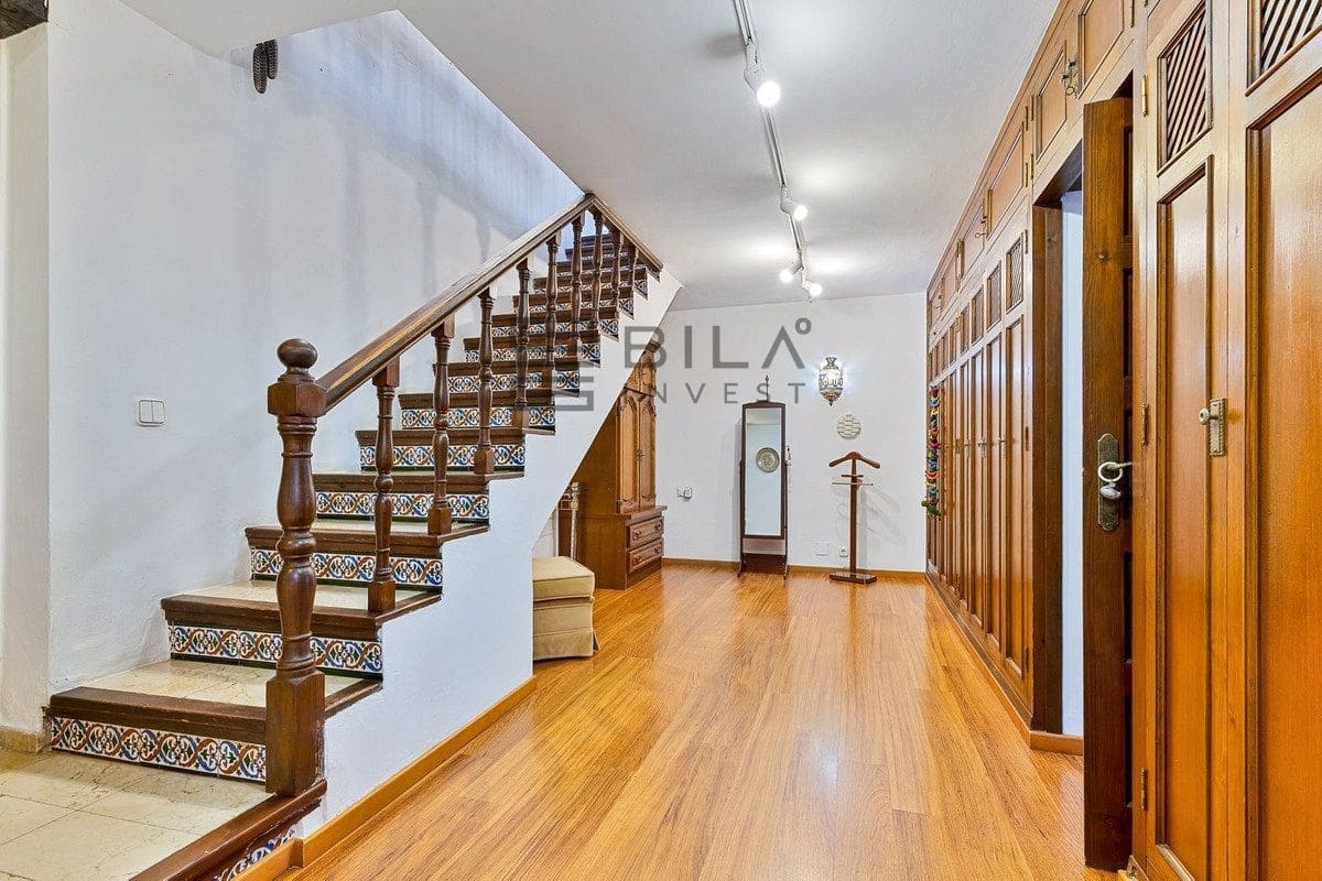 4 makuuhuone Huvila myytävänä paikassa Mijas mukana uima-altaan 
autotalli - 1 399 000 € (Ref: 9633990)