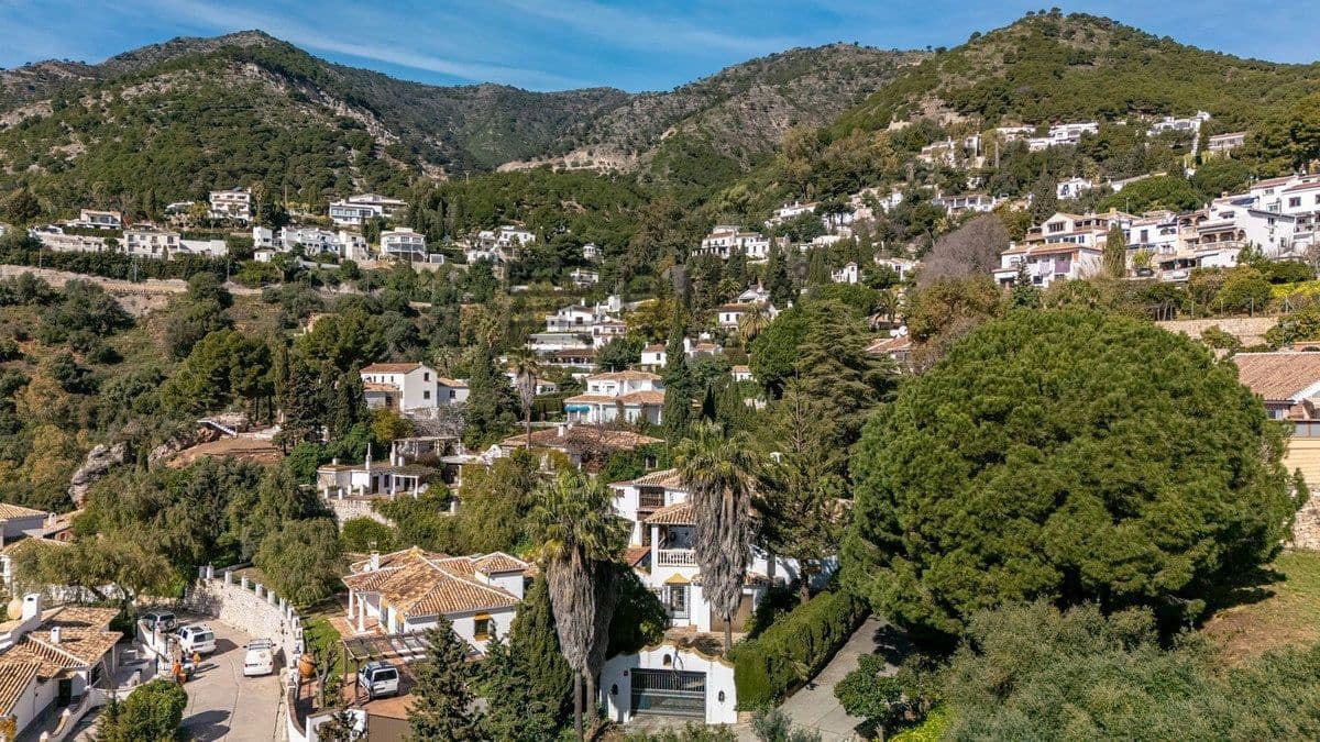 4 makuuhuone Huvila myytävänä paikassa Mijas mukana uima-altaan 
autotalli - 1 399 000 € (Ref: 9633990)