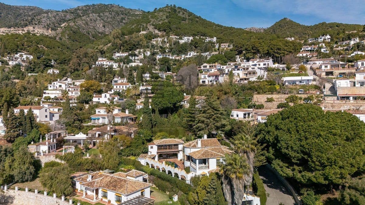 4 makuuhuone Huvila myytävänä paikassa Mijas mukana uima-altaan 
autotalli - 1 399 000 € (Ref: 9633990)