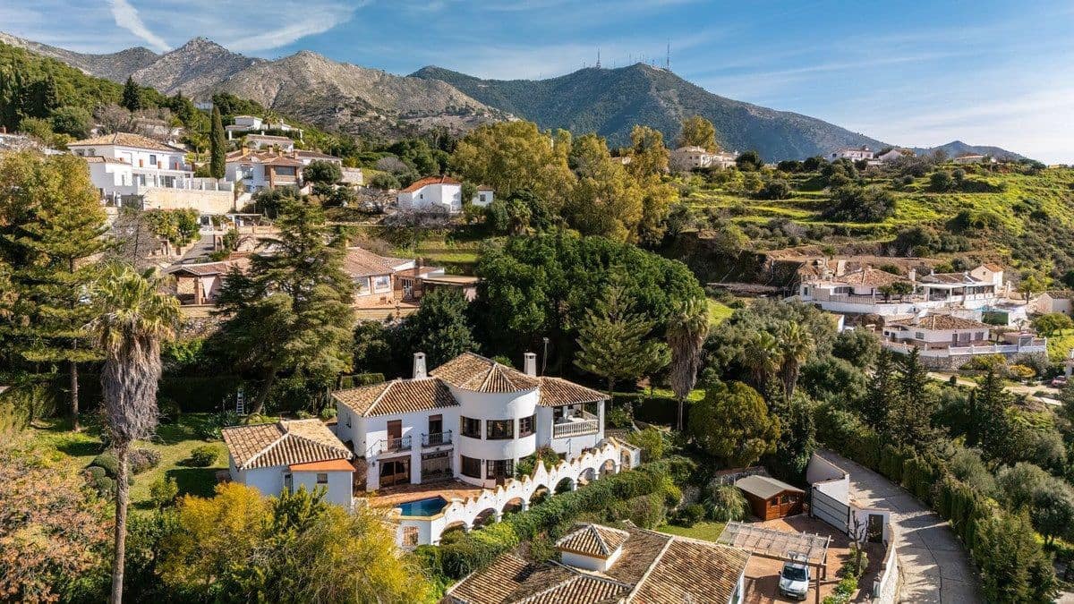 4 makuuhuone Huvila myytävänä paikassa Mijas mukana uima-altaan 
autotalli - 1 399 000 € (Ref: 9633990)