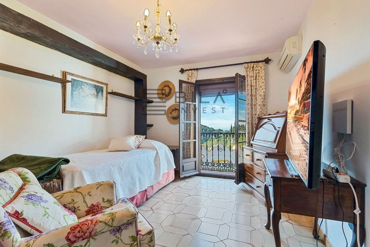 4 makuuhuone Huvila myytävänä paikassa Mijas mukana uima-altaan 
autotalli - 1 399 000 € (Ref: 9633990)