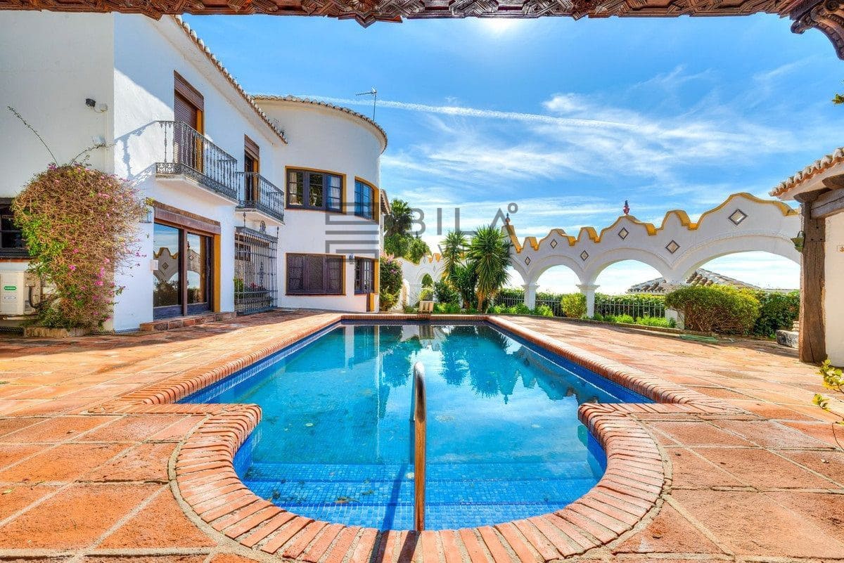 4 makuuhuone Huvila myytävänä paikassa Mijas mukana uima-altaan 
autotalli - 1 399 000 € (Ref: 9633990)