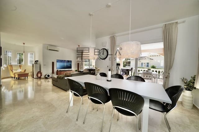 5 sovrum Villa till salu i La Capellania, Benalmádena med pool garage - 995 000 € (Ref: 9633991)