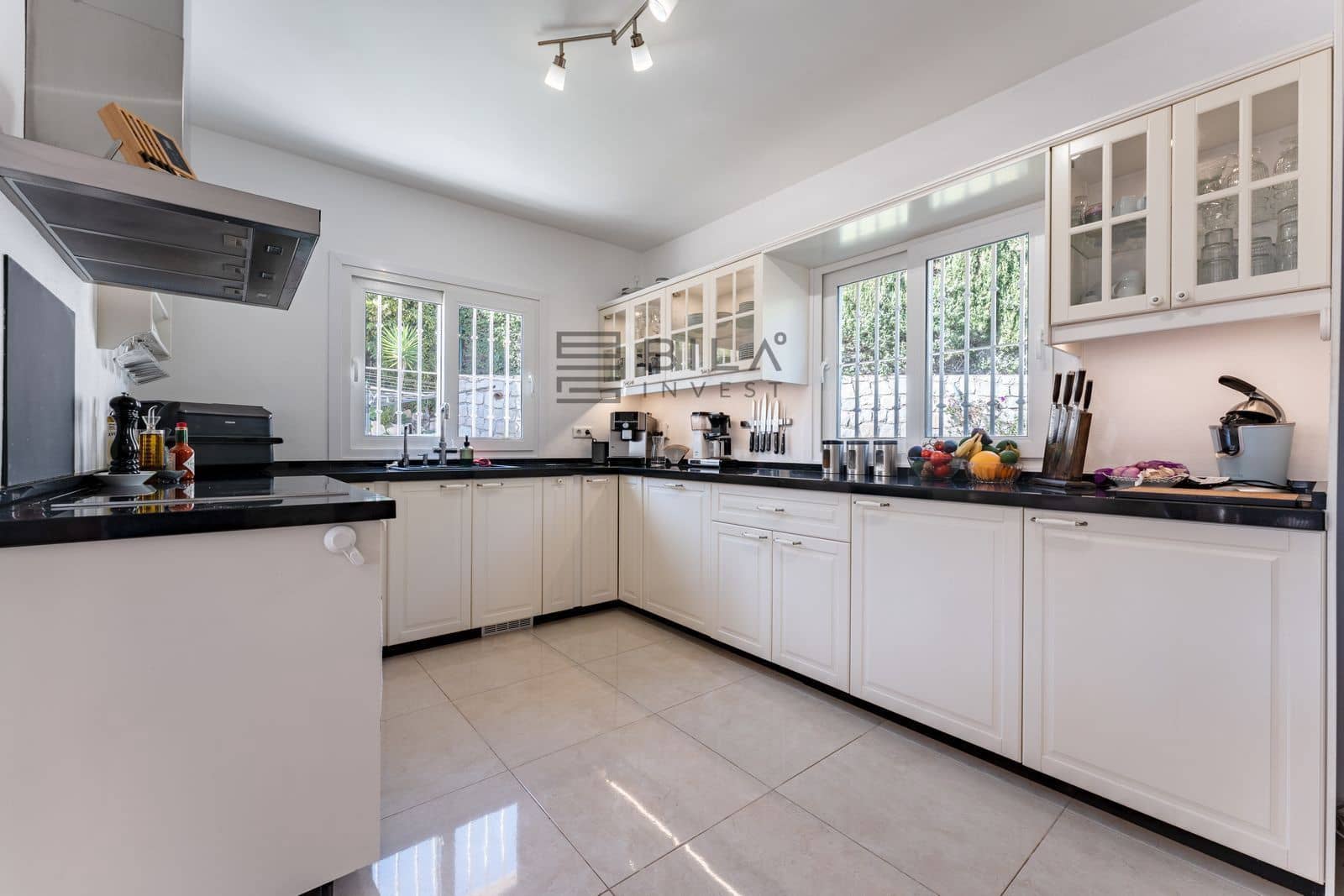 5 makuuhuone Huvila myytävänä paikassa La Capellania mukana uima-altaan 
autotalli - 995 000 € (Ref: 9633991)