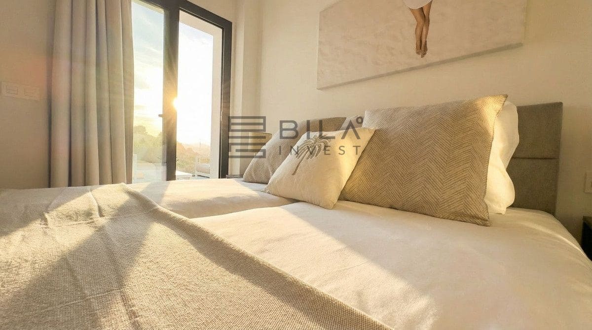 4 soveværelse Lejlighed til salg i Mijas Costa med swimmingpool garage - € 465.000 (Ref: 9636282)