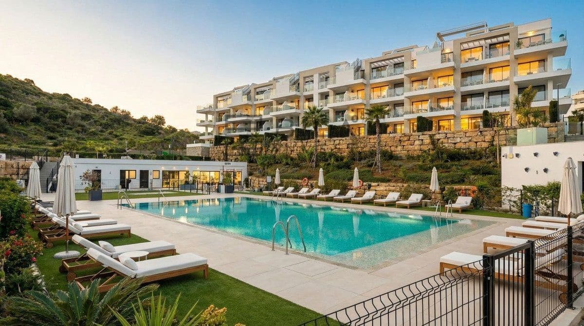 4 soveværelse Lejlighed til salg i Mijas Costa med swimmingpool garage - € 465.000 (Ref: 9636282)