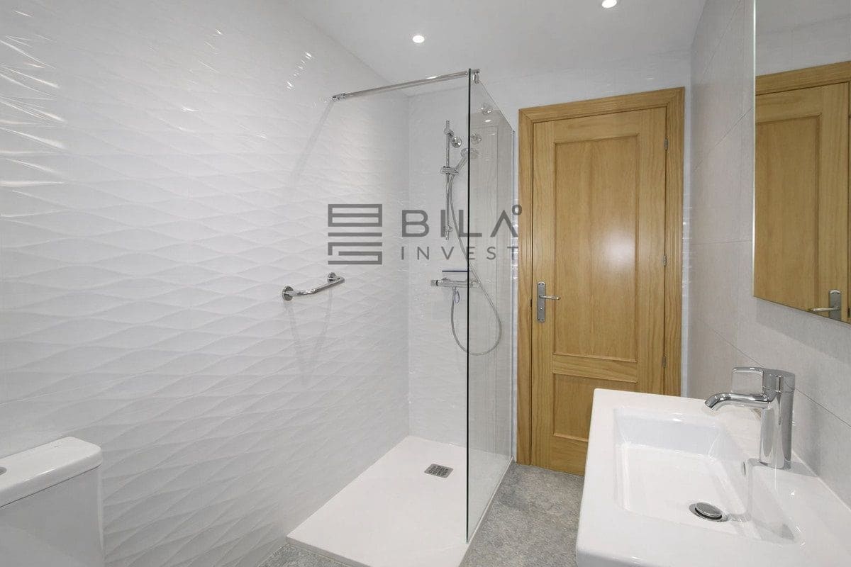 2 slaapkamer Flat te koop in Carvajal met zwembad garage - € 350.000 (Ref: 9636285)