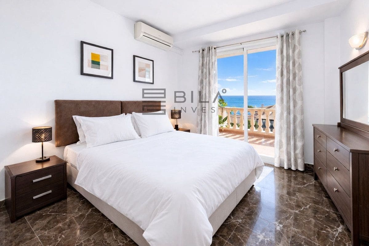 2 slaapkamer Flat te koop in Carvajal met zwembad garage - € 350.000 (Ref: 9636285)