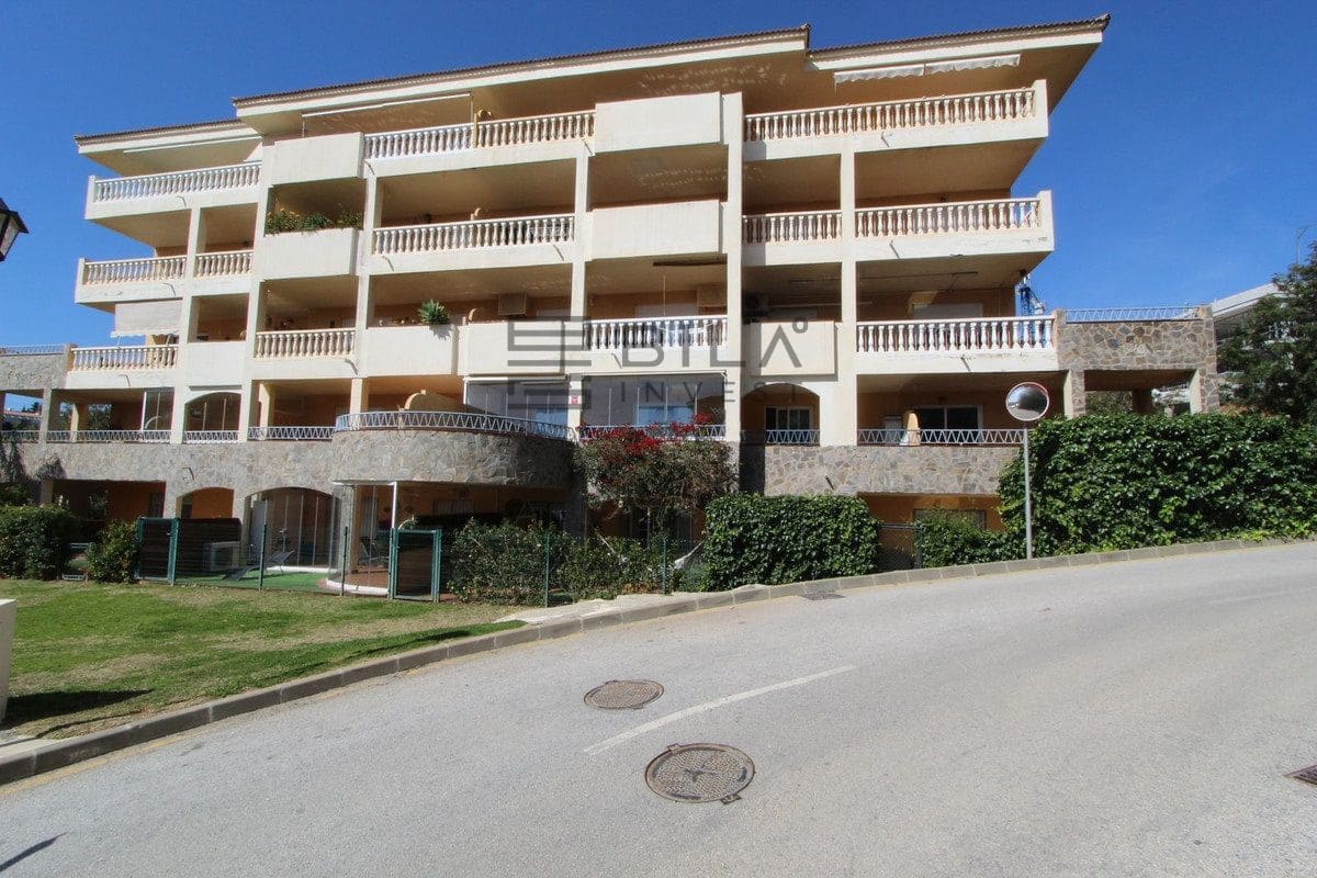 2 slaapkamer Flat te koop in Carvajal met zwembad garage - € 350.000 (Ref: 9636285)