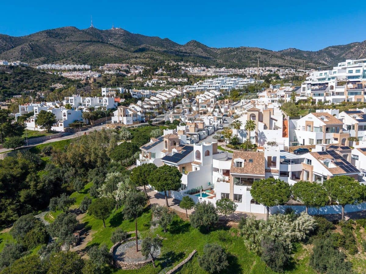 Chalet de 4 habitaciones en Benalmadena Costa en venta con piscina garaje - 1.295.000 € (Ref: 9636286)