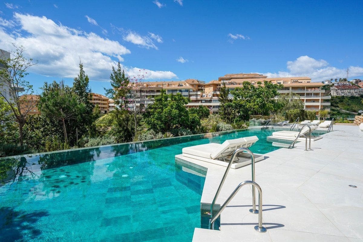 2 Zimmer Penthouse zu verkaufen in Fuengirola mit Pool - 799.000 € (Ref: 9639866)