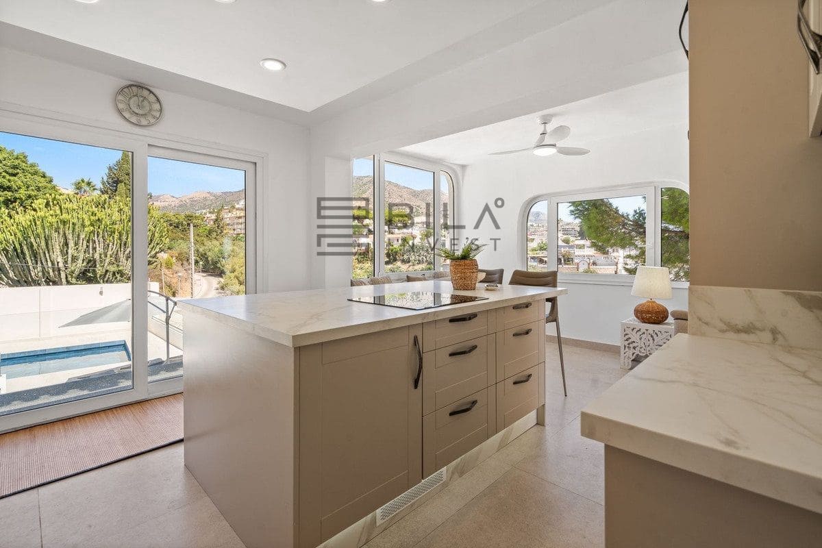 3 sovrum Villa till salu i Fuengirola med pool garage - 1 275 000 € (Ref: 9639870)