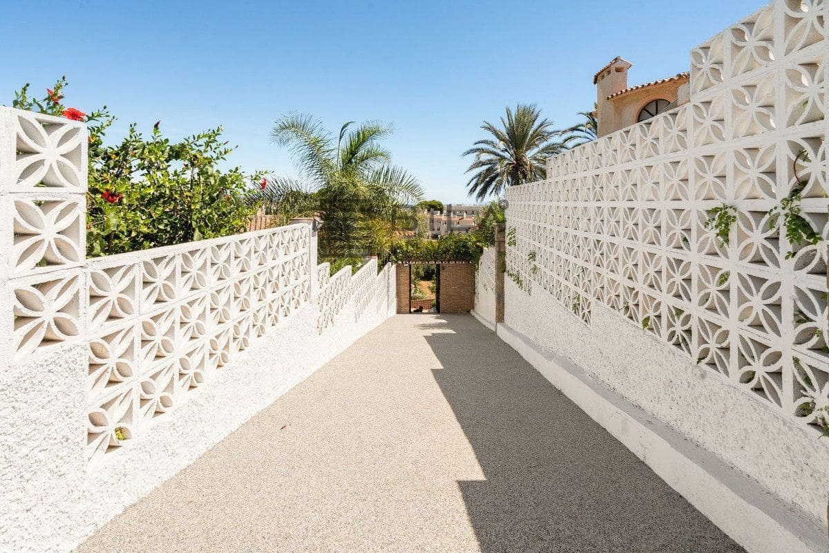 3 sovrum Villa till salu i Fuengirola med pool garage - 1 275 000 € (Ref: 9639870)