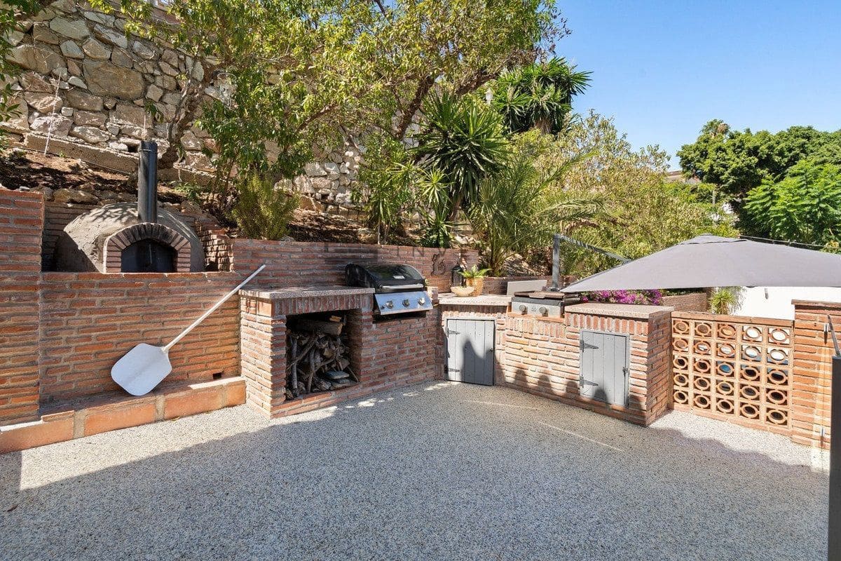 3 sovrum Villa till salu i Fuengirola med pool garage - 1 275 000 € (Ref: 9639870)