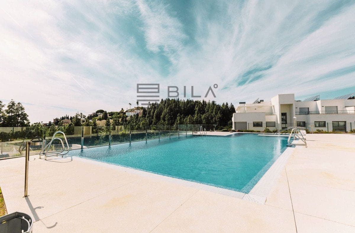 4 slaapkamer Penthouse te koop in El Chaparral met zwembad - € 1.070.000 (Ref: 9639874)