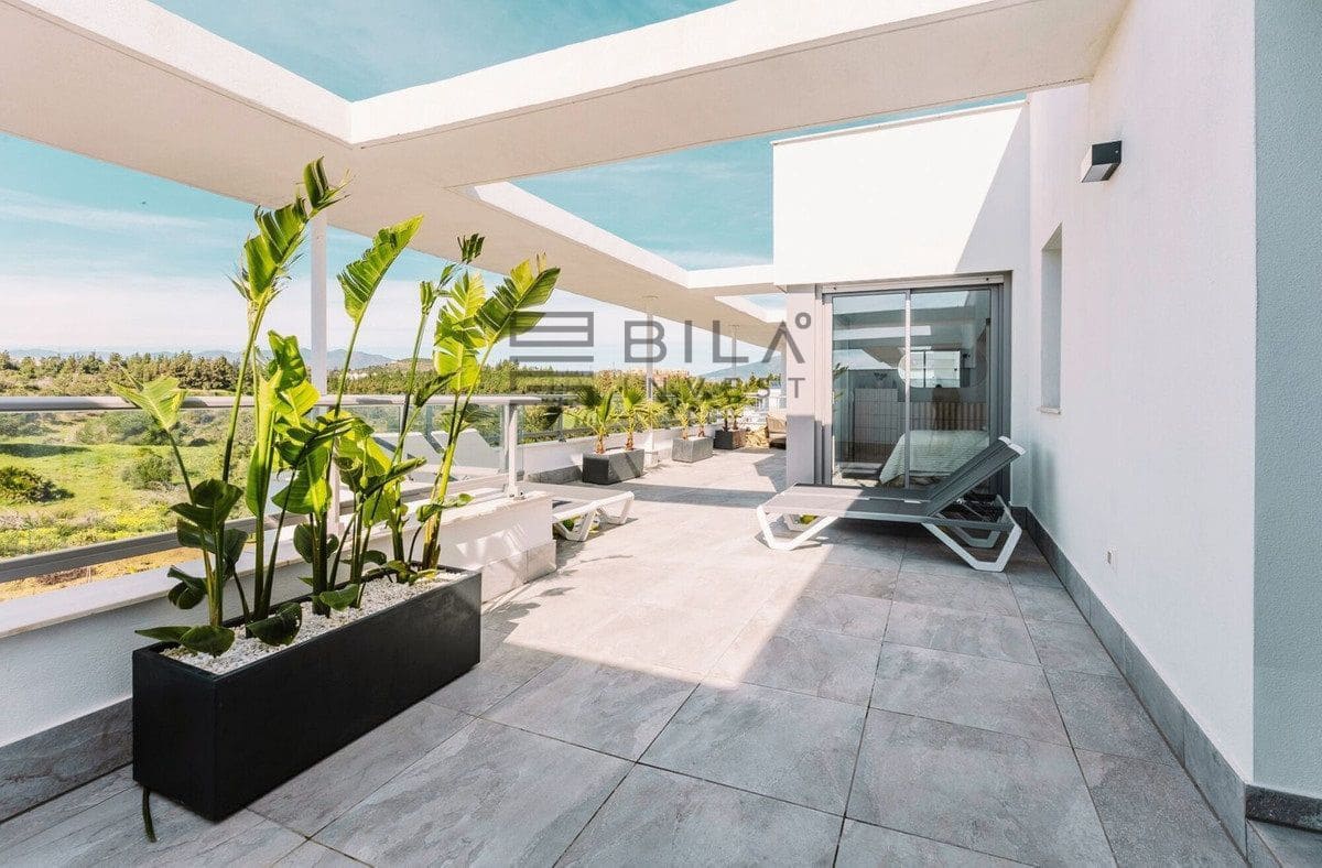 4 slaapkamer Penthouse te koop in El Chaparral met zwembad - € 1.070.000 (Ref: 9639874)