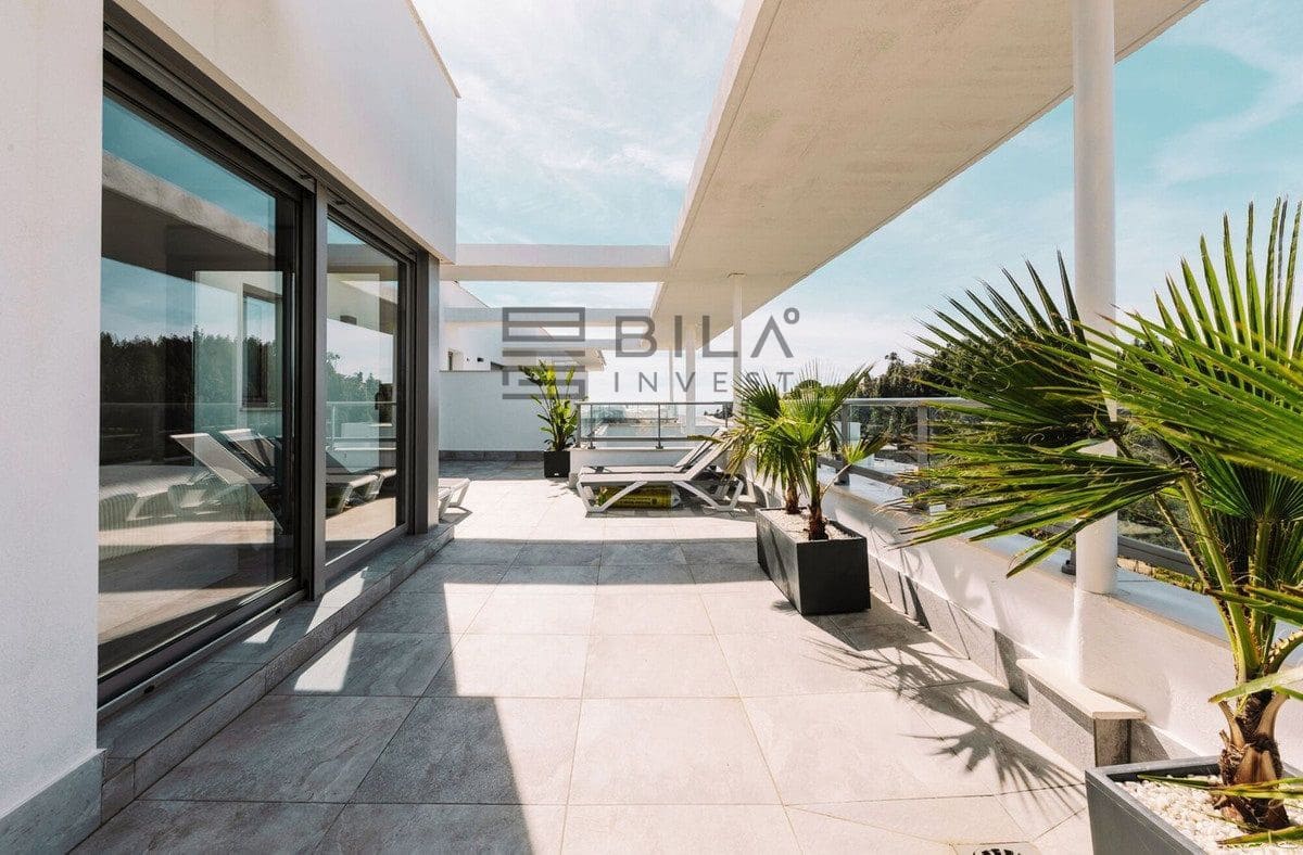 4 slaapkamer Penthouse te koop in El Chaparral met zwembad - € 1.070.000 (Ref: 9639874)