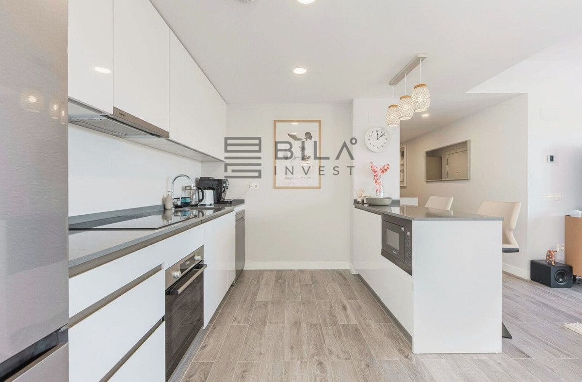 4 slaapkamer Penthouse te koop in El Chaparral met zwembad - € 1.070.000 (Ref: 9639874)