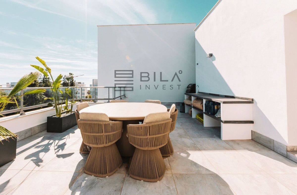 4 slaapkamer Penthouse te koop in El Chaparral met zwembad - € 1.070.000 (Ref: 9639874)