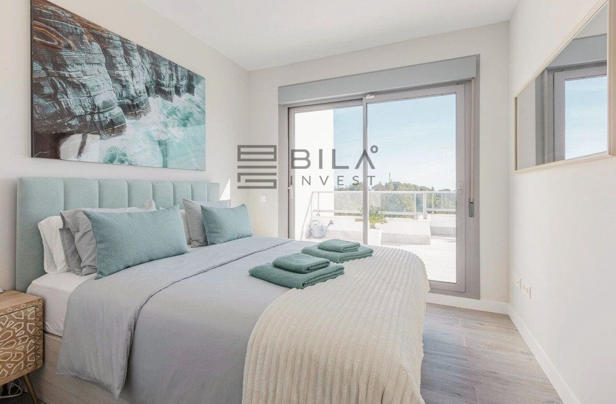 4 slaapkamer Penthouse te koop in El Chaparral met zwembad - € 1.070.000 (Ref: 9639874)